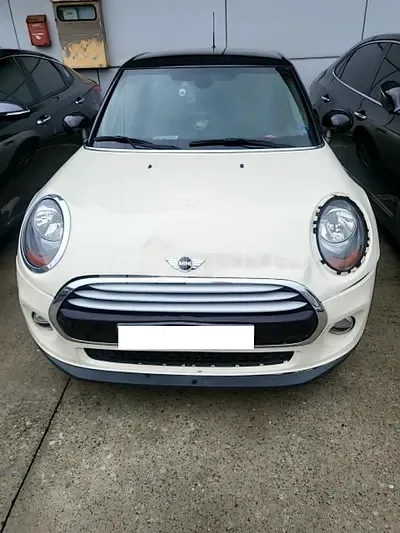 Photo 1 of 37: 2015 MINI Cooper D Five-Door, VIN WMWXT3105FT853424 — Korean insurance auction