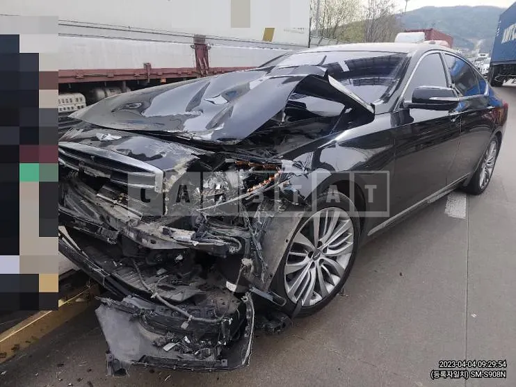 Photo 2 of 14: 2015 Genesis 3.3 — Korean insurance auction