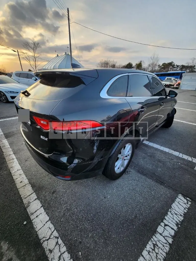 Photo 2 of 25: 2018 Jaguar F-Pace 20d, VIN SADCA2BN2JA298940 — Korean insurance auction
