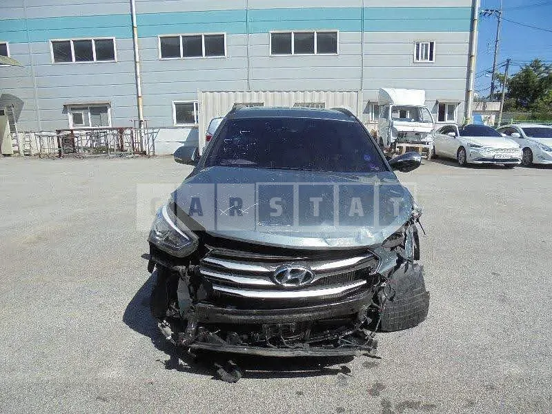 Photo 2 of 47: 2017 Hyundai Santa Fe, VIN KMHSW81UBJU809318 — Korean insurance auction