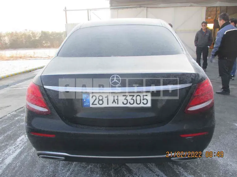 Photo 2 of 41: 2017 Mercedes-Benz E220d, VIN WDDZF0EB8HA045294 — Korean insurance auction