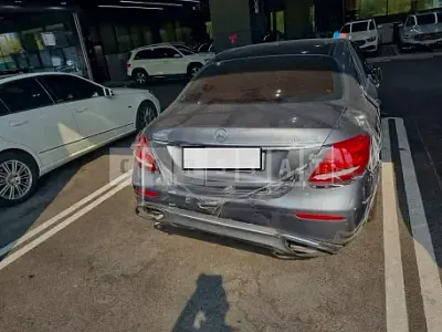 Photo 1 of 7: 2017 Mercedes-Benz E 300 4Matic, VIN WDDZF4KB3HA090462 — Korean insurance auction