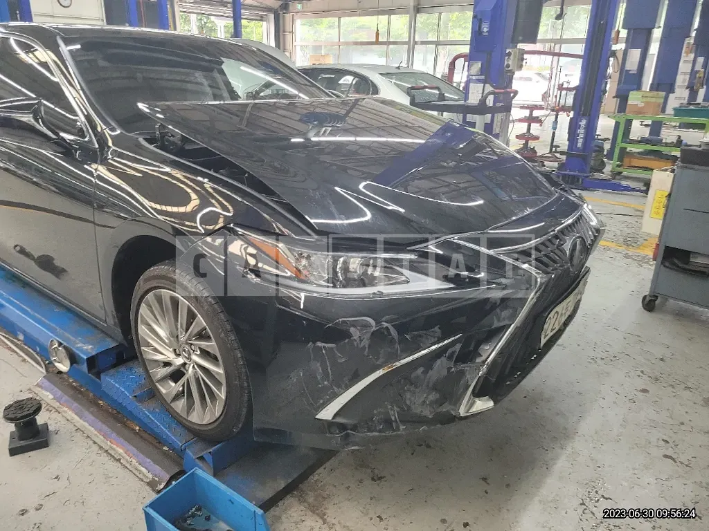 Photo 2 of 39: 2022 Lexus ES300h, VIN JTHBA1C16N2007450 — Korean insurance auction