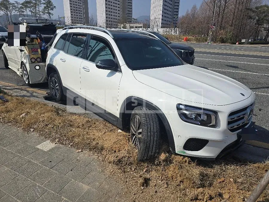 Photo 2 of 22: 2021 Mercedes-Benz GLB200d — Korean insurance auction