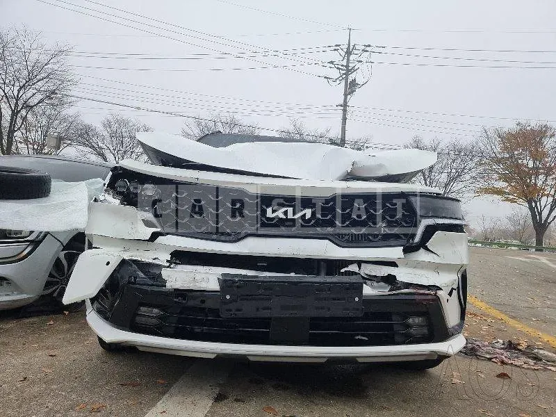 Photo 2 of 48: 2023 Kia Sorento Hybrid, VIN KNARJ81GBPA204006 — Korean insurance auction