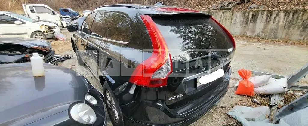 Photo 2 of 7: 2017 Volvo XC60 D3, VIN YV1DZARBDH2026404 — Korean insurance auction