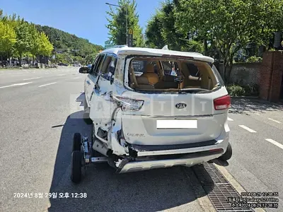 Photo 1 of 9: 2018 Kia Carnival — Korean insurance auction