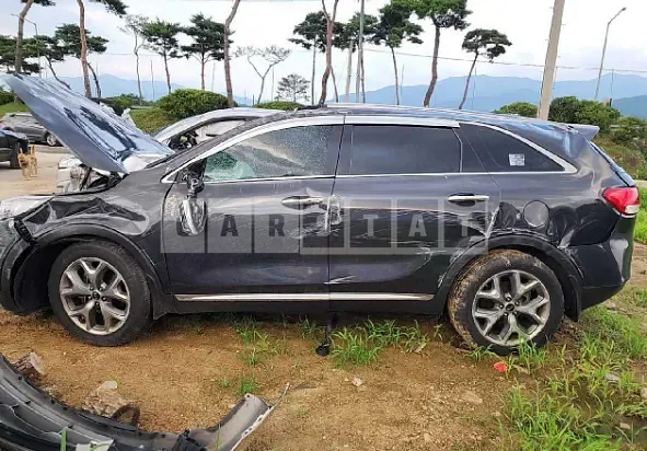 Photo 2 of 19: 2016 Kia Sorento, VIN KNAPS81ABGA223165 — Korean insurance auction