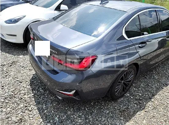 Photo 2 of 18: 2021 BMW 320i, VIN WBA5X5100MFL23350 — Korean insurance auction
