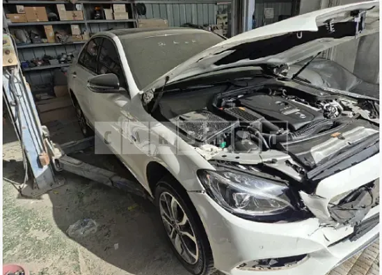 Photo 2 of 19: 2018 Mercedes-Benz C350e — Korean insurance auction