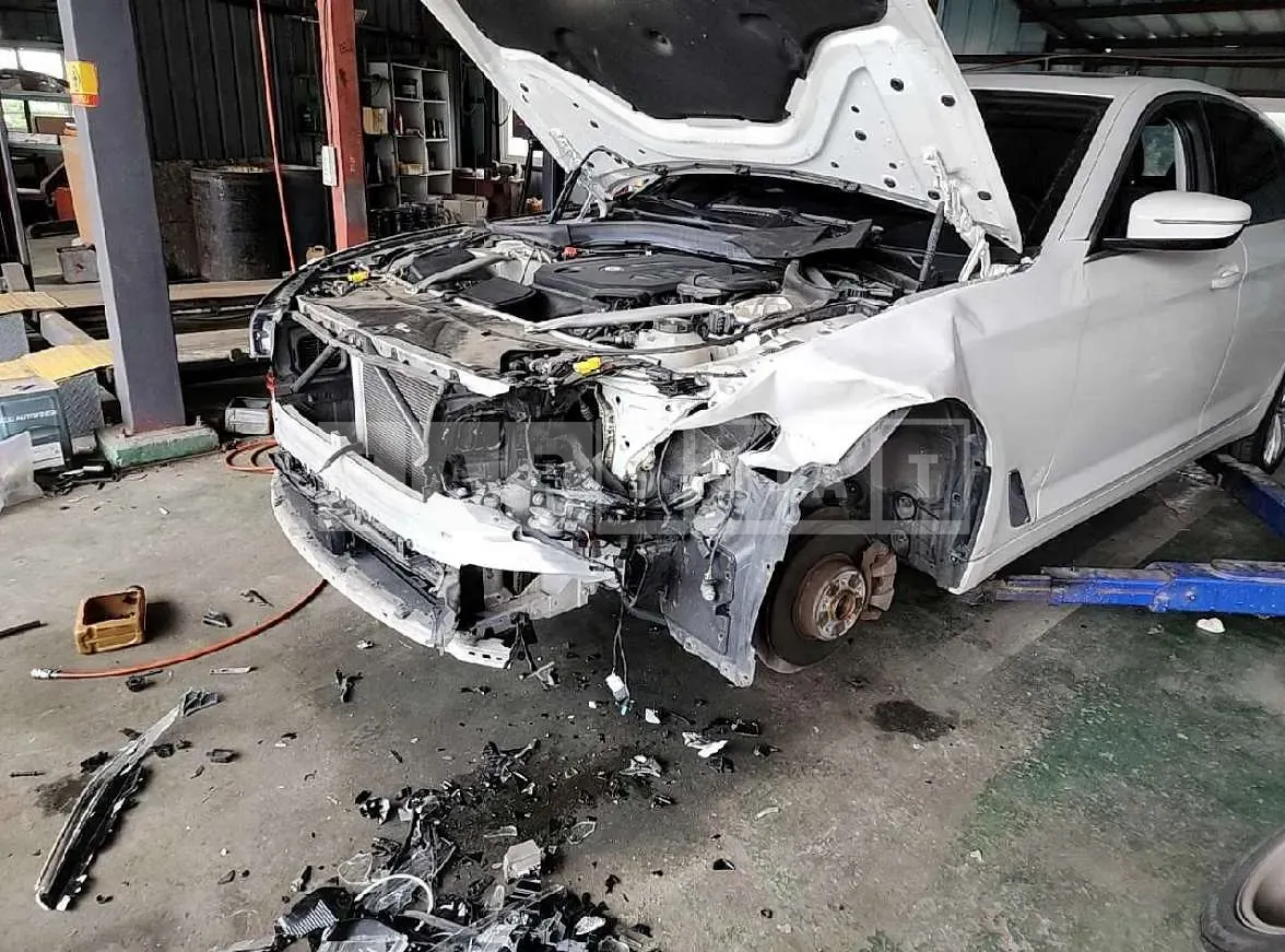 Photo 2 of 21: 2019 BMW 520d Luxury, VIN WBAJF3103KBS69861 — Korean insurance auction