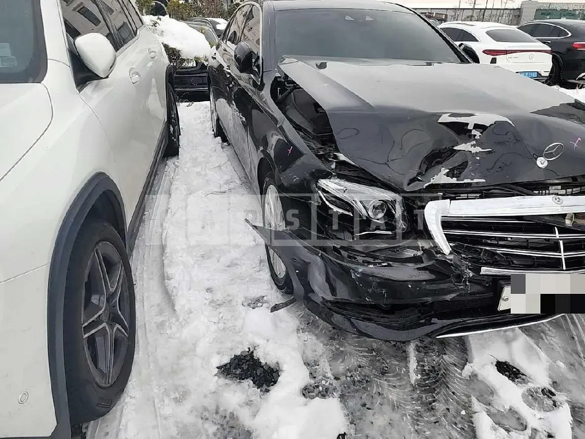 Photo 2 of 39: 2017 Mercedes-Benz E220 d 4Matic, VIN WDDZF0FB5HA292660 — Korean insurance auction