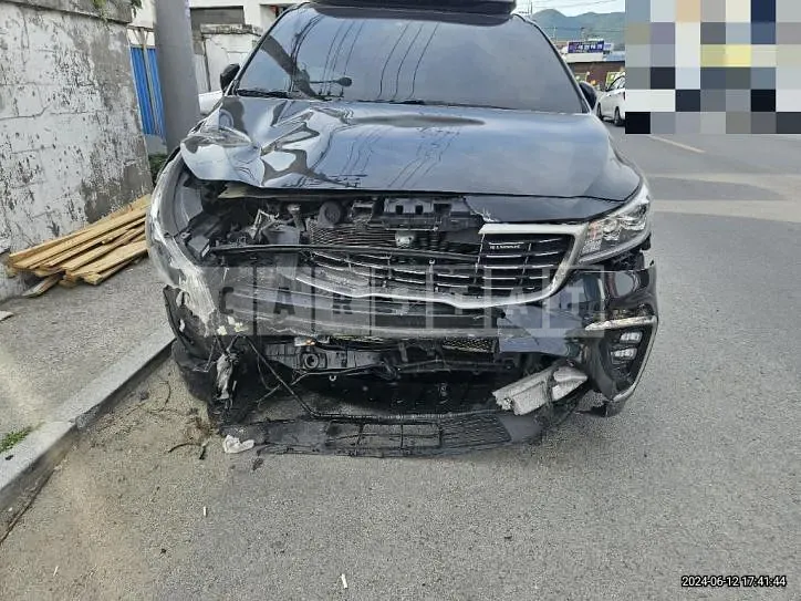 Photo 2 of 22: 2019 Kia Carnival High Limousine — Korean insurance auction