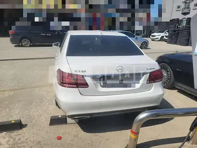 Photo 1 of 8: 2015 Mercedes-Benz E220 BlueTec — Korean insurance auction