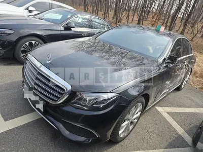 Photo 1 of 17: 2016 Mercedes-Benz E220 d, VIN WDDZF0EB9HA130810 — Korean insurance auction