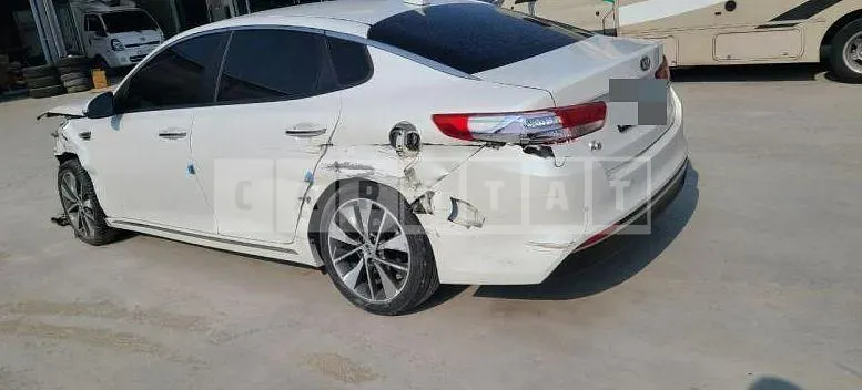 Photo 2 of 9: 2017 Kia K5 — Korean insurance auction