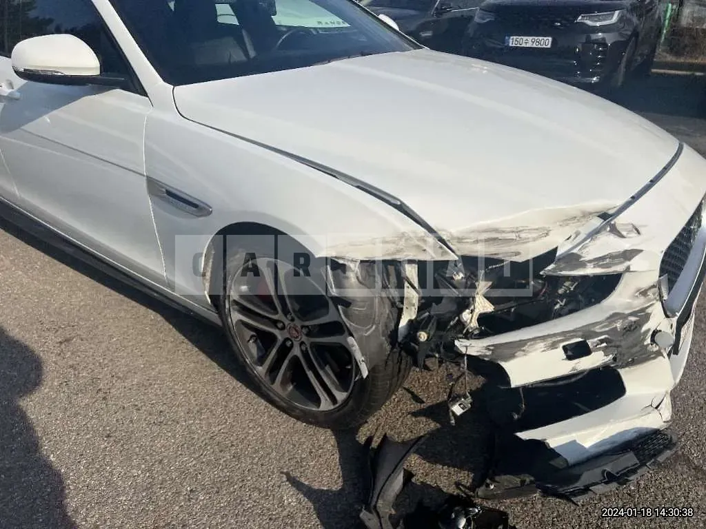 Photo 2 of 43: 2017 Jaguar XE 3.0SC S, VIN SAJAB4BV4HA944289 — Korean insurance auction