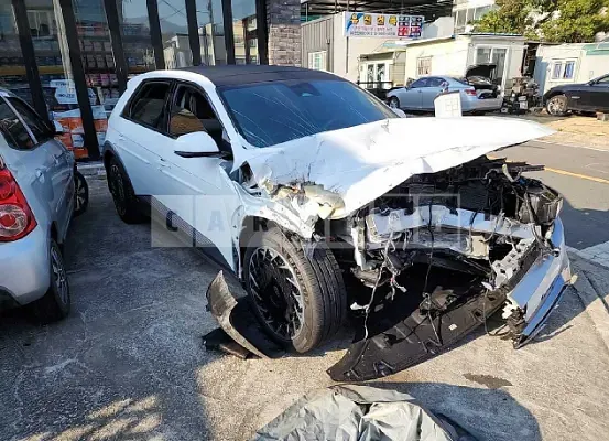 Photo 2 of 9: 2022 Hyundai Modern Ionic 5, VIN KMHKR81AFNU030568 — Korean insurance auction