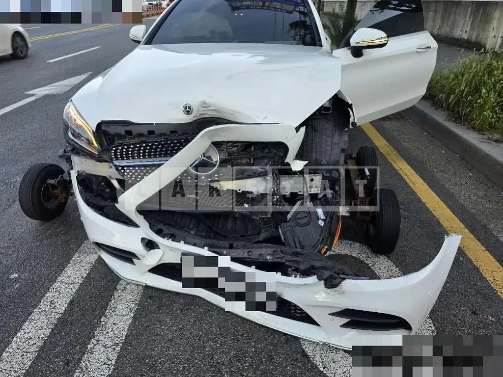 Photo 2 of 15: 2020 Mercedes-Benz C200 Cabriolet — Korean insurance auction