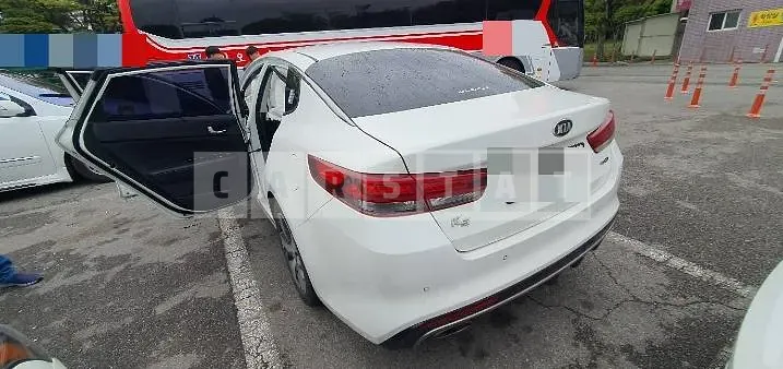 Photo 2 of 11: 2016 Kia K5 2.0 T-GDI, VIN KNAGW412BHA130295 — Korean insurance auction