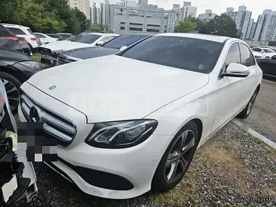 Photo 1 of 23: 2016 Mercedes-Benz E200 — Korean insurance auction