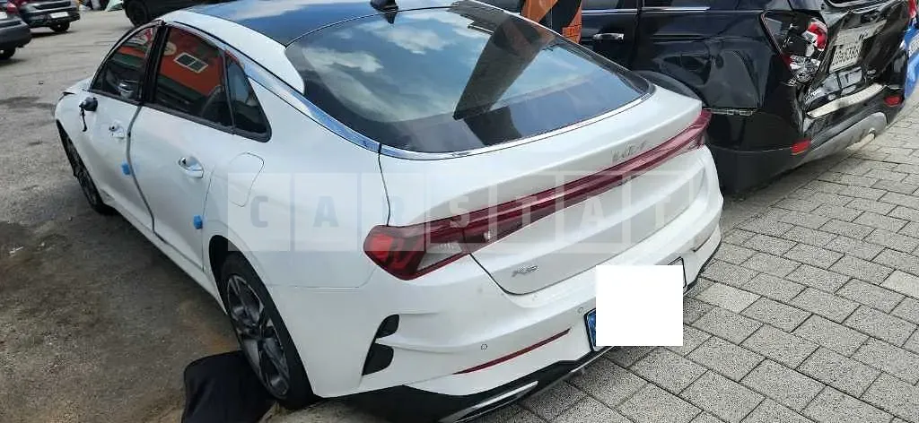 Photo 2 of 9: 2022 Kia K5 — Korean insurance auction