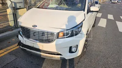 Photo 1 of 5: 2015 Kia Carnivals — Korean insurance auction