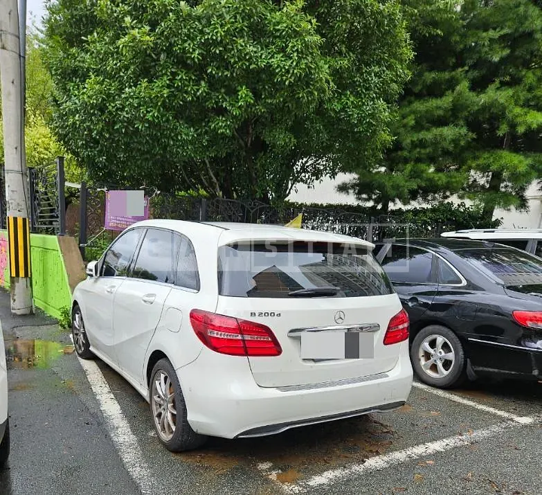 Photo 2 of 4: 2017 Mercedes-Benz B200 d — Korean insurance auction