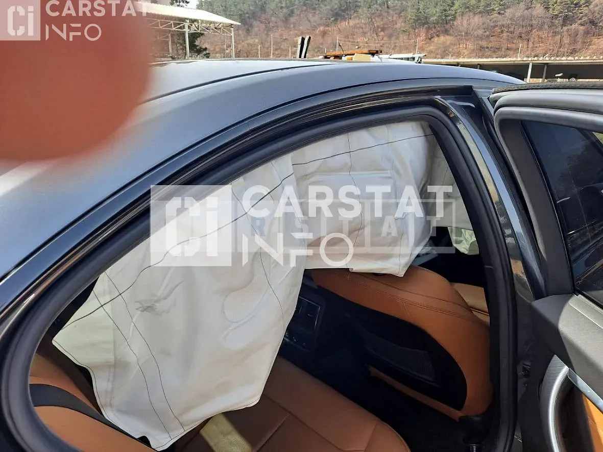 Photo 2 of 7: 2018 BMW 330i, VIN WBA8B9104JA539388 — Korean insurance auction