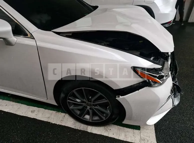 Photo 2 of 5: 2015 Lexus ES300h — Korean insurance auction