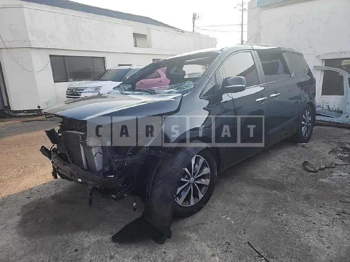 Photo 2 of 19: 2015 Kia Carnivals — Korean insurance auction