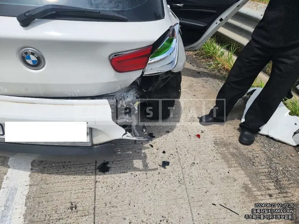 Photo 2 of 23: 2017 BMW 118d — Korean insurance auction