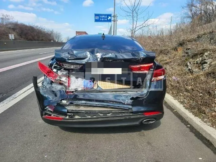 Photo 2 of 5: 2017 Kia K5 2.0 — Korean insurance auction