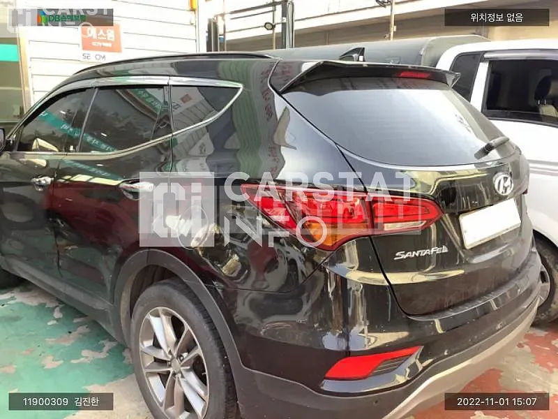 Photo 2 of 8: 2017 Hyundai Santa Fe, VIN KMHSW81UBHU764088 — Korean insurance auction