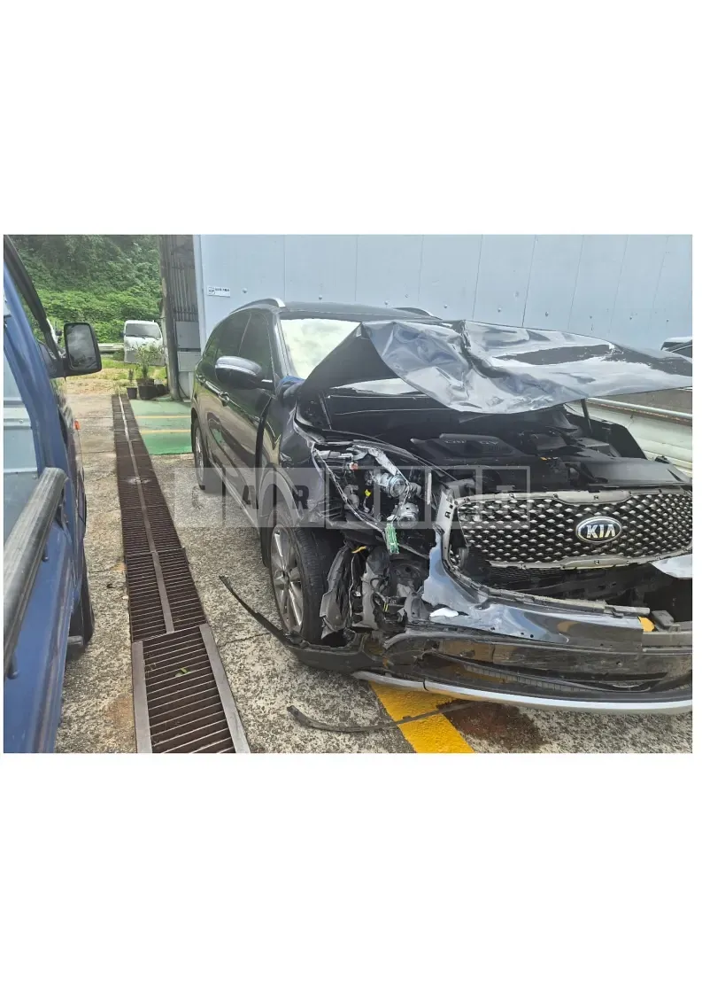 Photo 2 of 9: 2017 Kia Sorento — Korean insurance auction