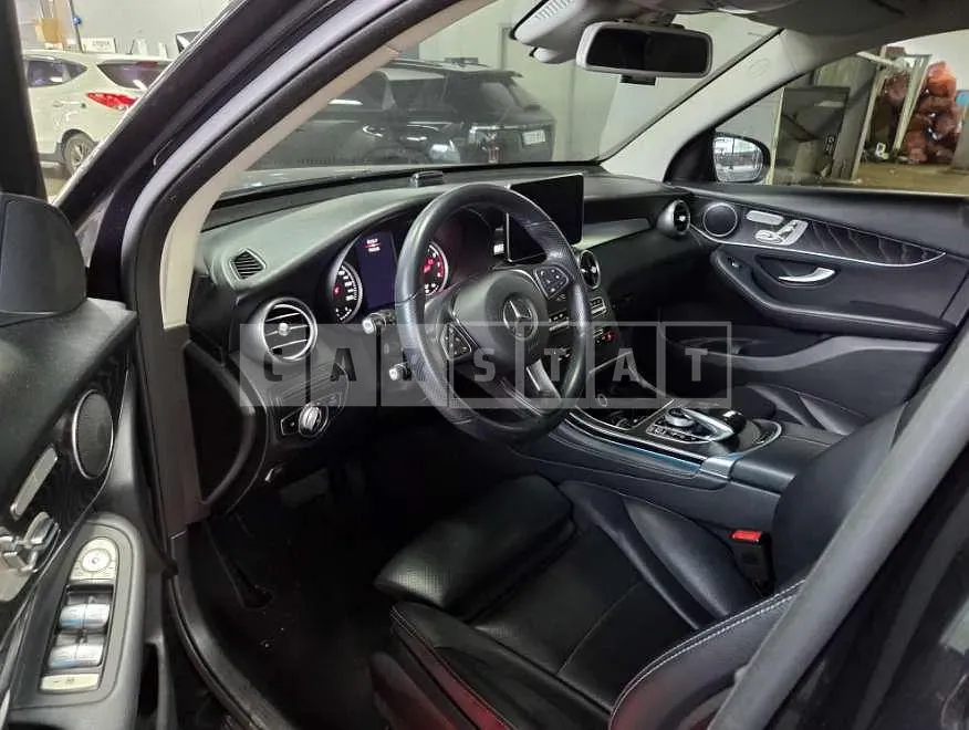 Photo 2 of 5: 2019 Mercedes-Benz GLC300 4Matic, VIN WDC0G4KB1KF670202 — Korean insurance auction