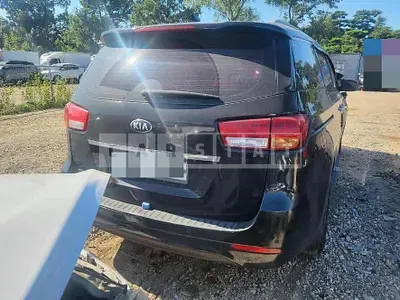 Photo 1 of 5: 2015 Kia Carnivals — Korean insurance auction