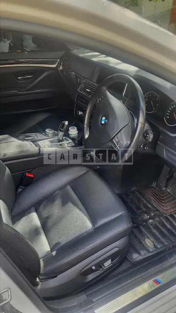 Photo 2 of 5: 2016 BMW 520d, VIN WBA5E5102GG071430 — Korean insurance auction