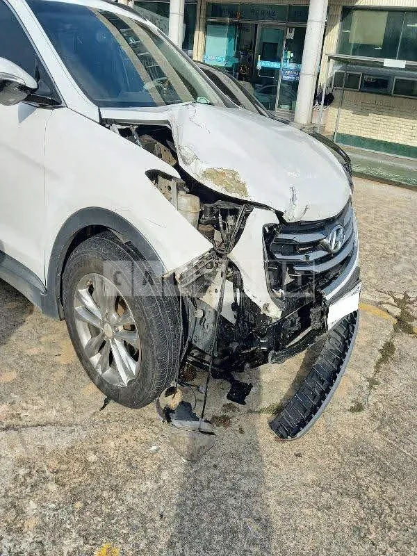 Photo 2 of 22: 2016 Hyundai Santa Fe, VIN KMHSW81UBHU702616 — Korean insurance auction