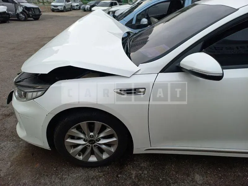 Photo 2 of 12: 2017 Kia K5 — Korean insurance auction