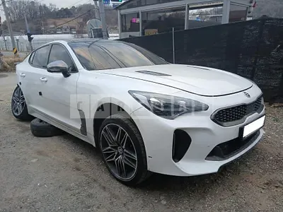 Photo 1 of 12: 2017 Kia Stinger, VIN KNAE751CDJS003078 — Korean insurance auction