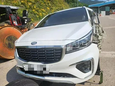 Photo 1 of 8: 2018 Kia Carnivals — Korean insurance auction