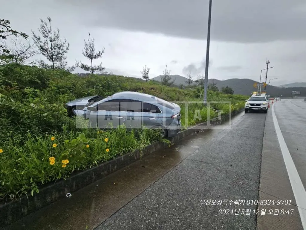 Photo 2 of 5: 2018 Hyundai Modern Ionic — Korean insurance auction