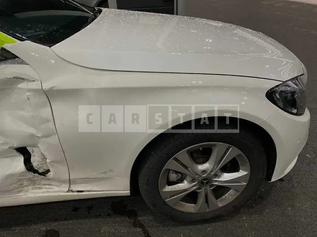 Photo 2 of 9: 2017 Mercedes-Benz C 200, VIN WDDWF4CB8HF557590 — Korean insurance auction
