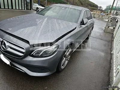 Photo 1 of 22: 2019 Mercedes-Benz E 300, VIN WDDZF4JB3KA587892 — Korean insurance auction
