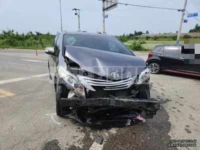 Photo 1 of 14: 2017 Toyota Siena 2WD — Korean insurance auction