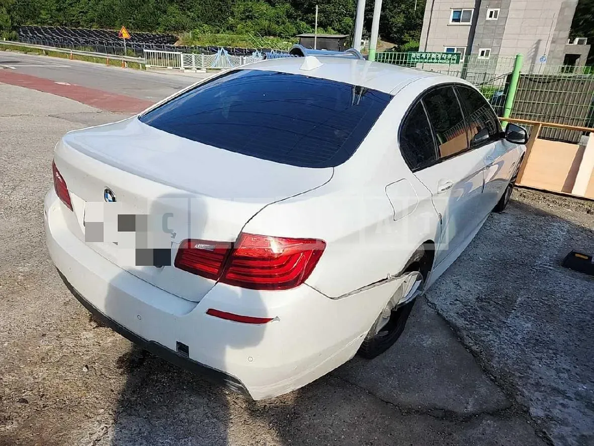 Photo 2 of 11: 2015 BMW 520d, VIN WBA5E5108GG068807 — Korean insurance auction
