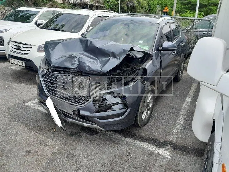 Photo 2 of 10: 2016 Hyundai Tucson, VIN KMHJ3815GHU220222 — Korean insurance auction