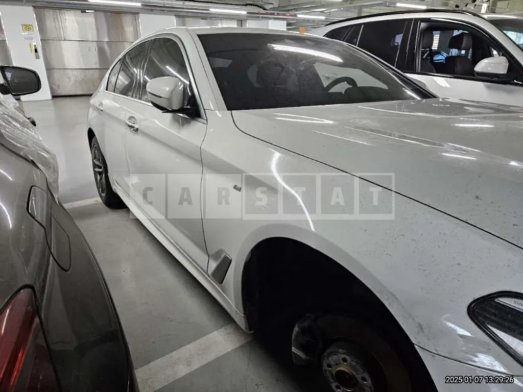 Photo 2 of 21: 2018 BMW 520d xDrive — Korean insurance auction