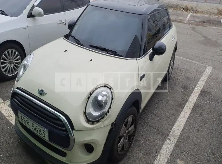 Photo 2 of 47: 2017 MINI Cooper D Five-Door, VIN WMWXT3102H2E27685 — Korean insurance auction
